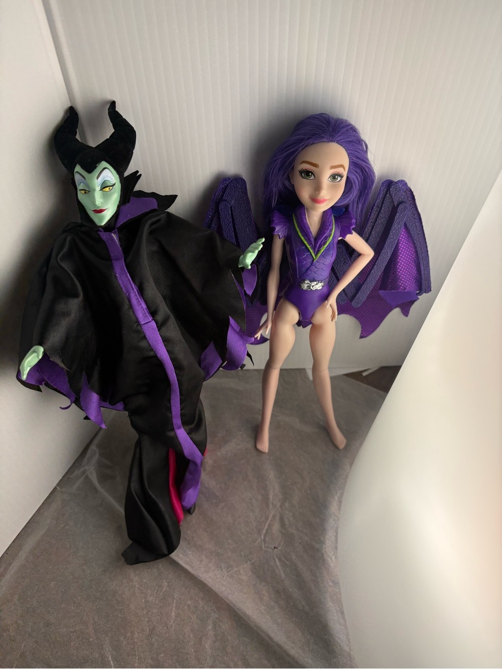 Lot of 2 Disney Dolls: Vintage 1999 Mattel Maleficent + Descendants Mal